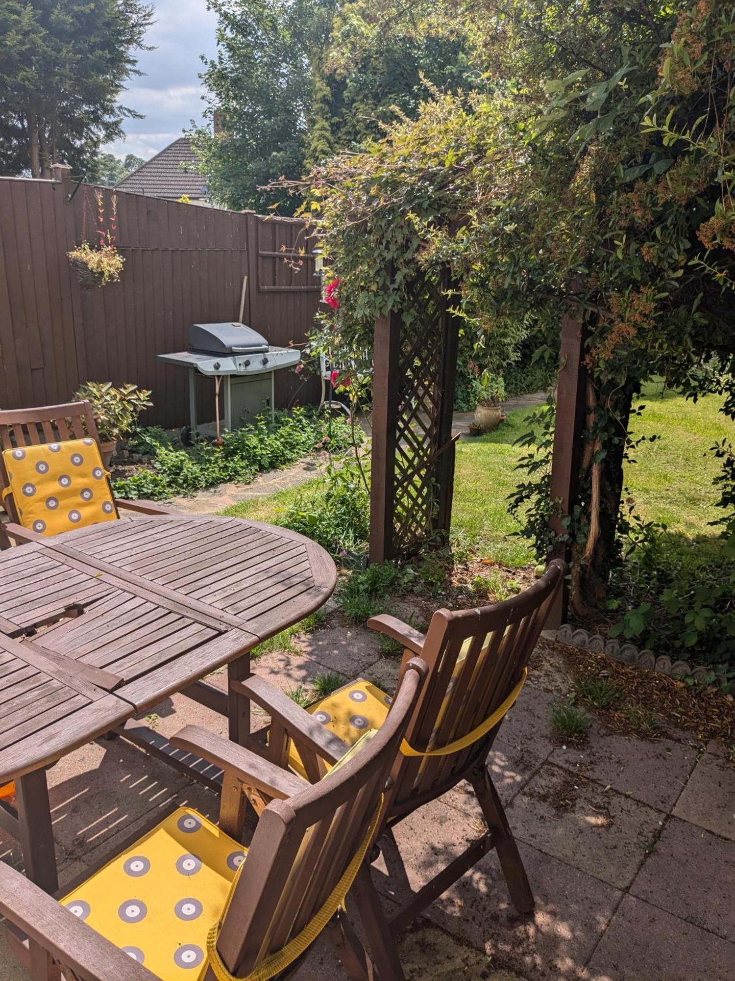 Bright Double Approx 2 Mile From Centre Homestay