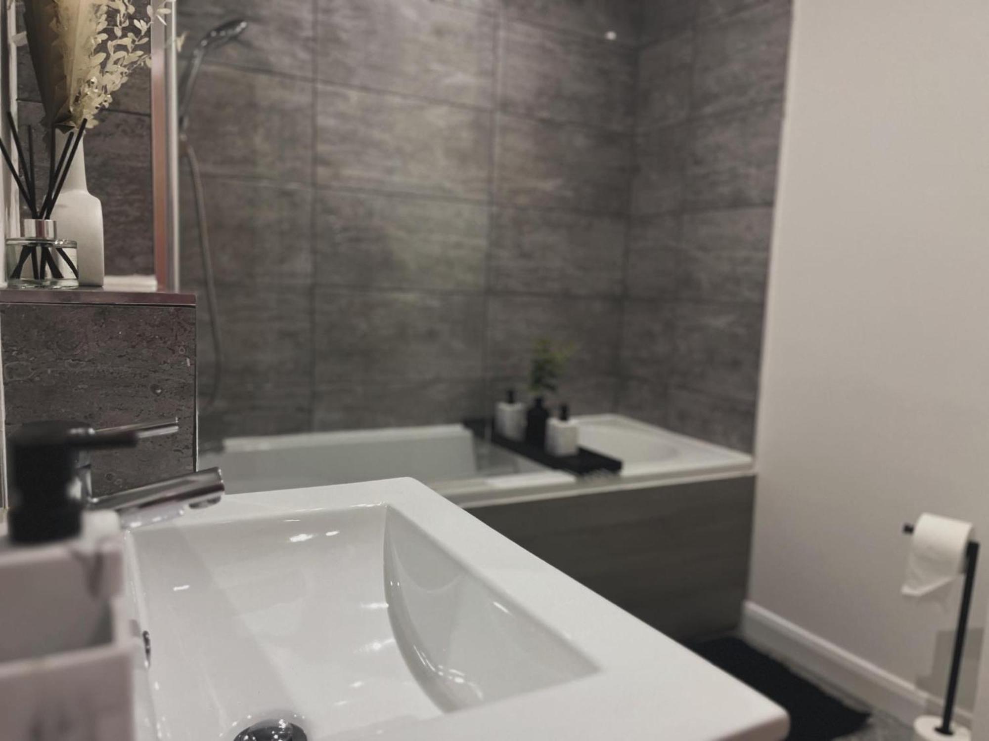 Cozy Central Double Suite - Free Gym! * Leicester