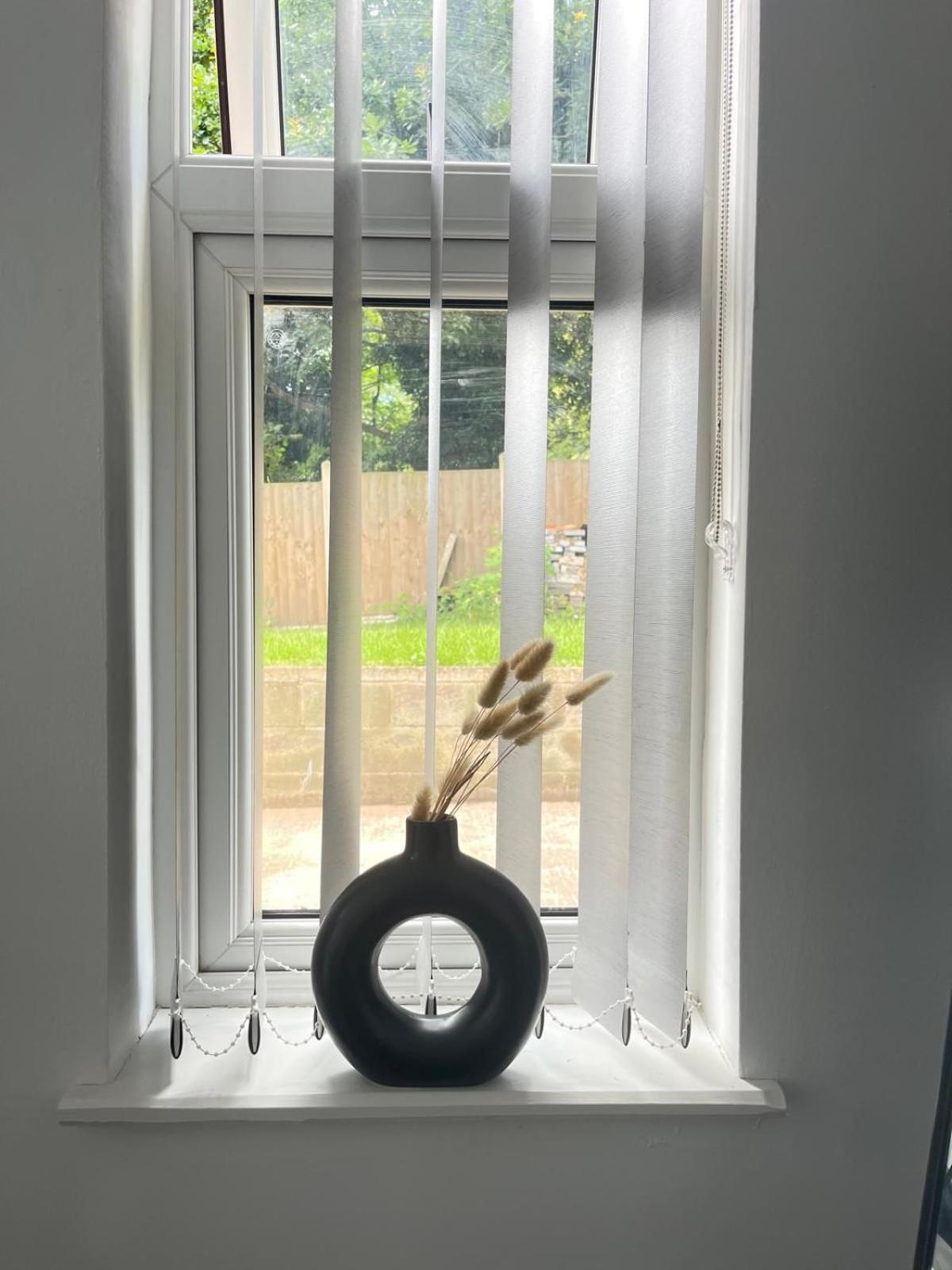 Private Two Bedroom Deluxe With Large Garden And Free Parking Apartment