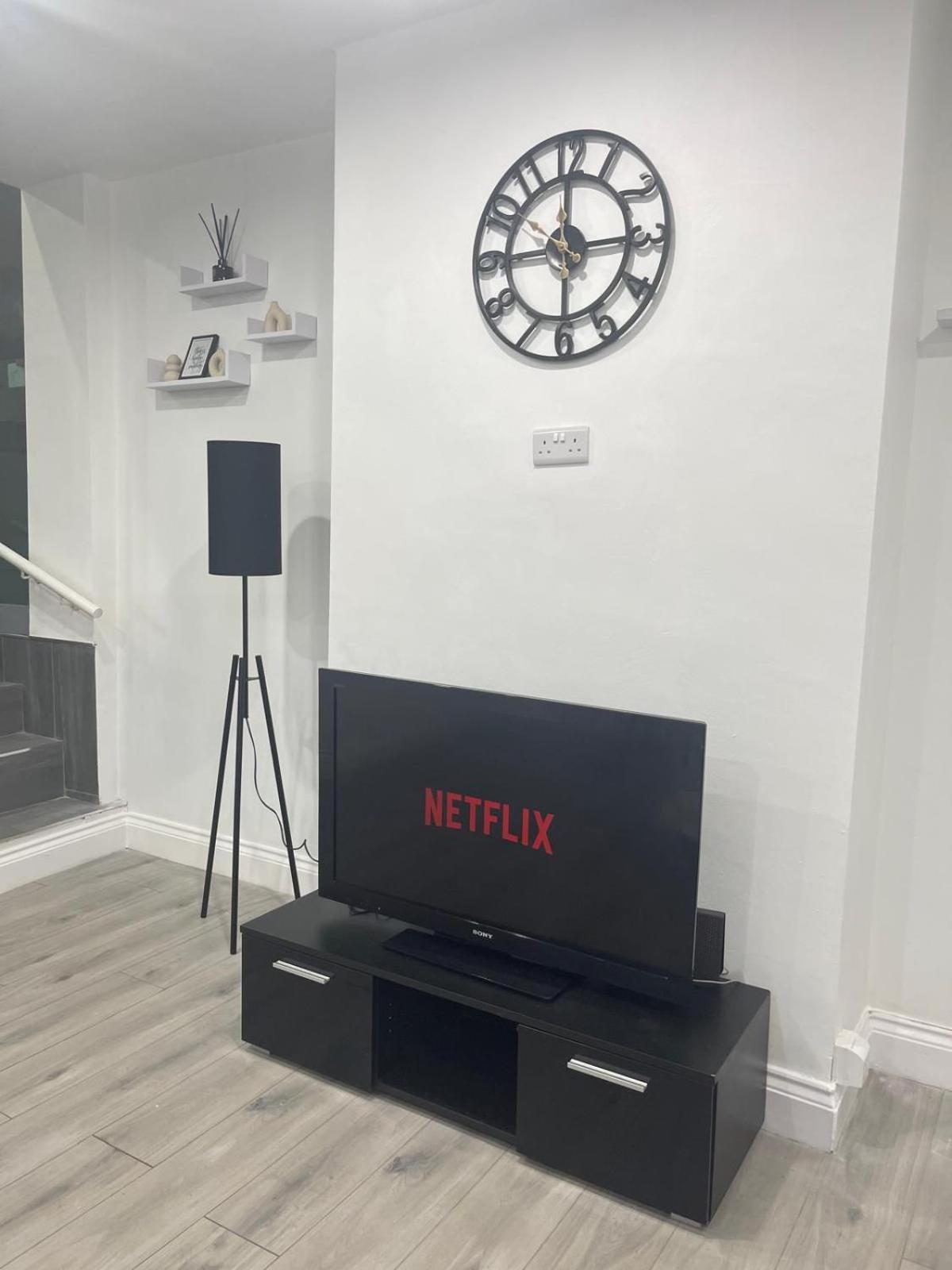 Private Two Bedroom Deluxe With Large Garden And Free Parking * Leicester