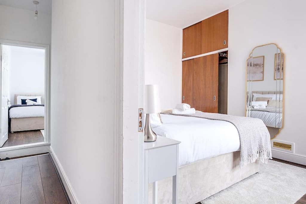 Cozy Nook-hot Tub, Sleeps 8, Free Parking, Netflix Leicester