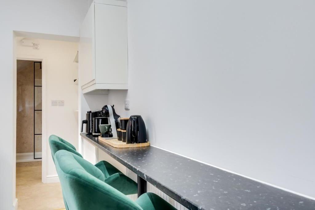 Cozy Nook-hot Tub, Sleeps 8, Free Parking, Netflix