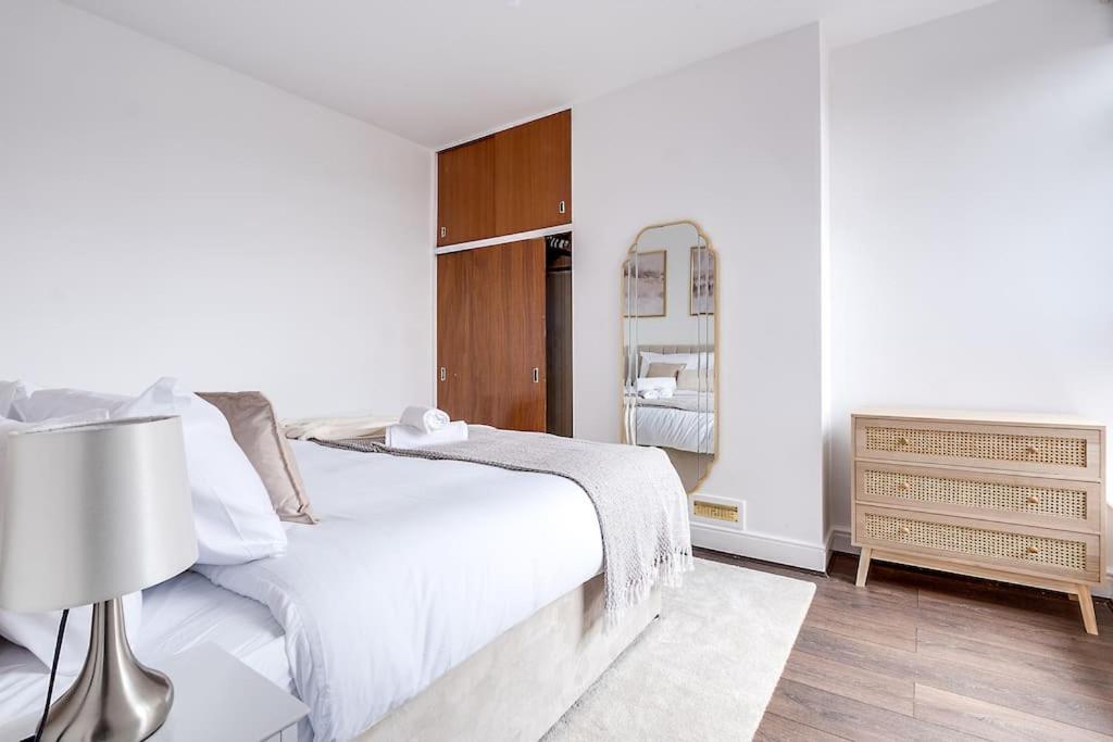 Cozy Nook-hot Tub, Sleeps 8, Free Parking, Netflix Holiday home