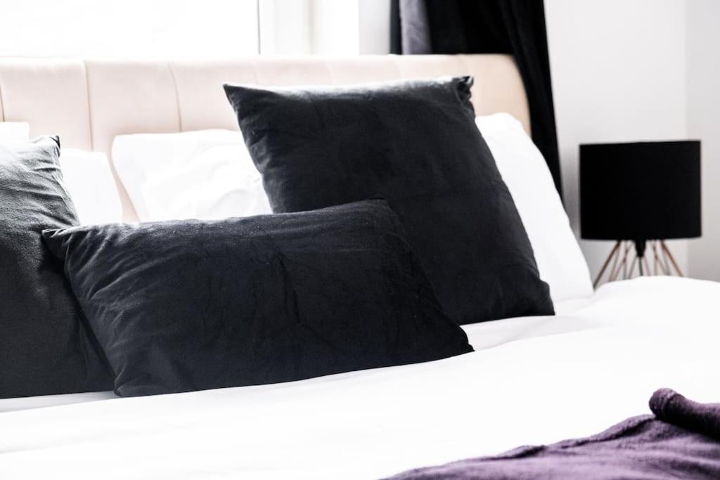 Cozy Nook-hot Tub, Sleeps 8, Free Parking, Netflix Leicester