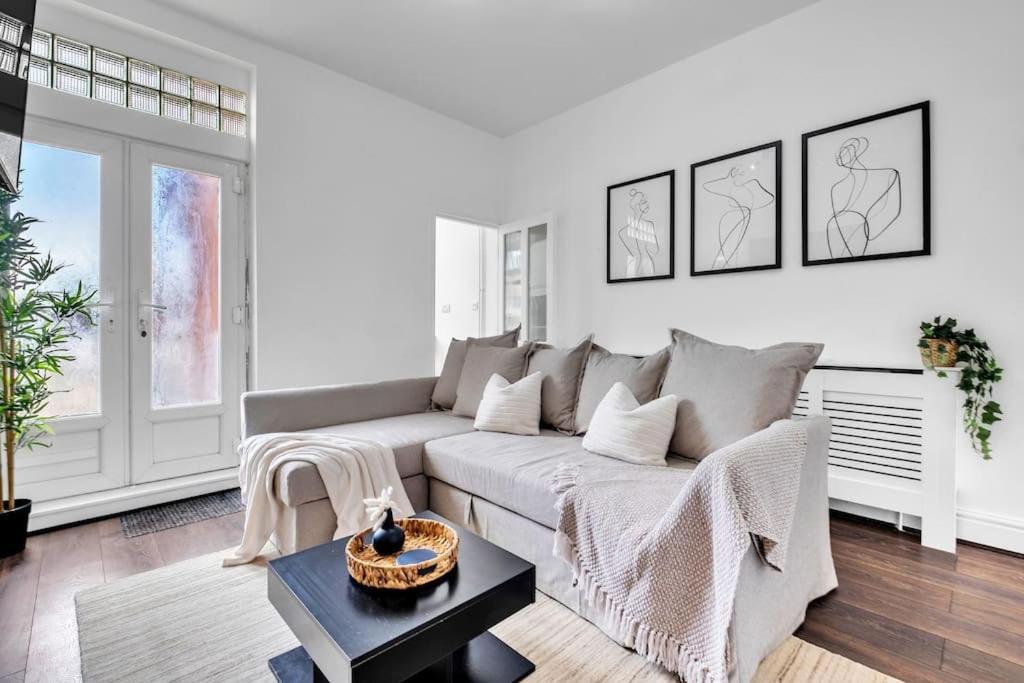 Cozy Nook-hot Tub, Sleeps 8, Free Parking, Netflix *