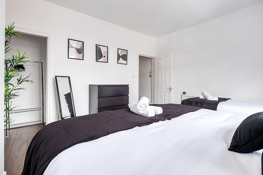 Holiday home Cozy Nook-hot Tub, Sleeps 8, Free Parking, Netflix