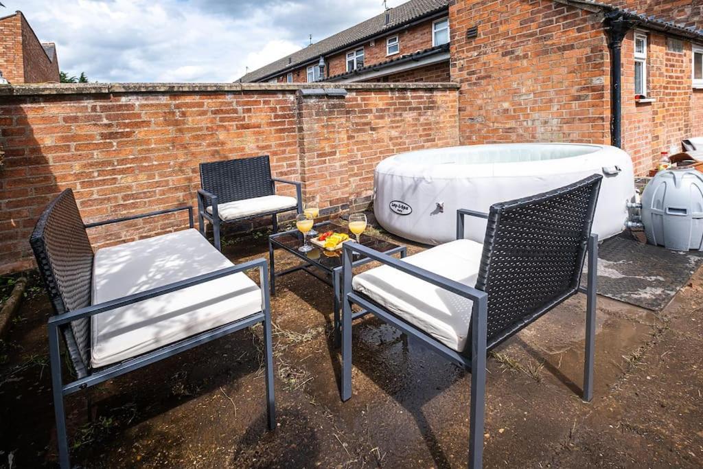 Holiday home Cozy Nook-hot Tub, Sleeps 8, Free Parking, Netflix Leicester