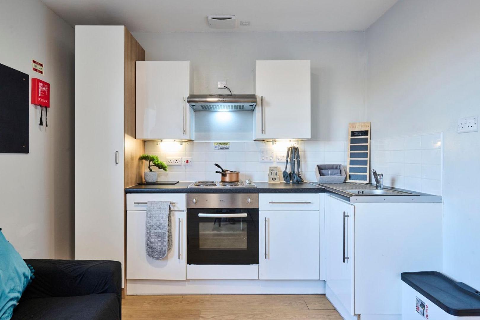 For Students Only Fully-furnished At The Summit In * Leicester