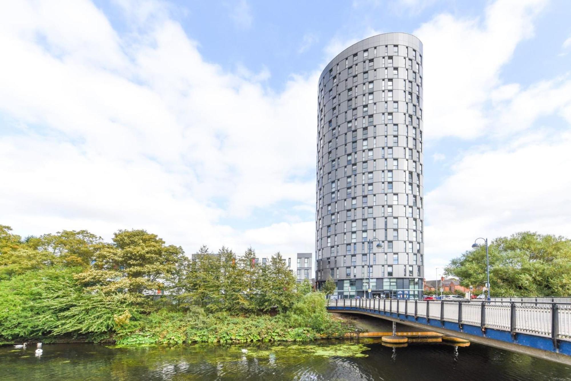 Apartment For Students Only Fully-furnished At The Summit In
