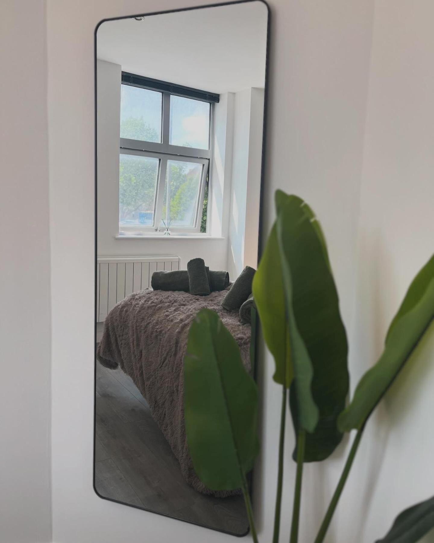 Groovy Central King Suite - Free Gym! *