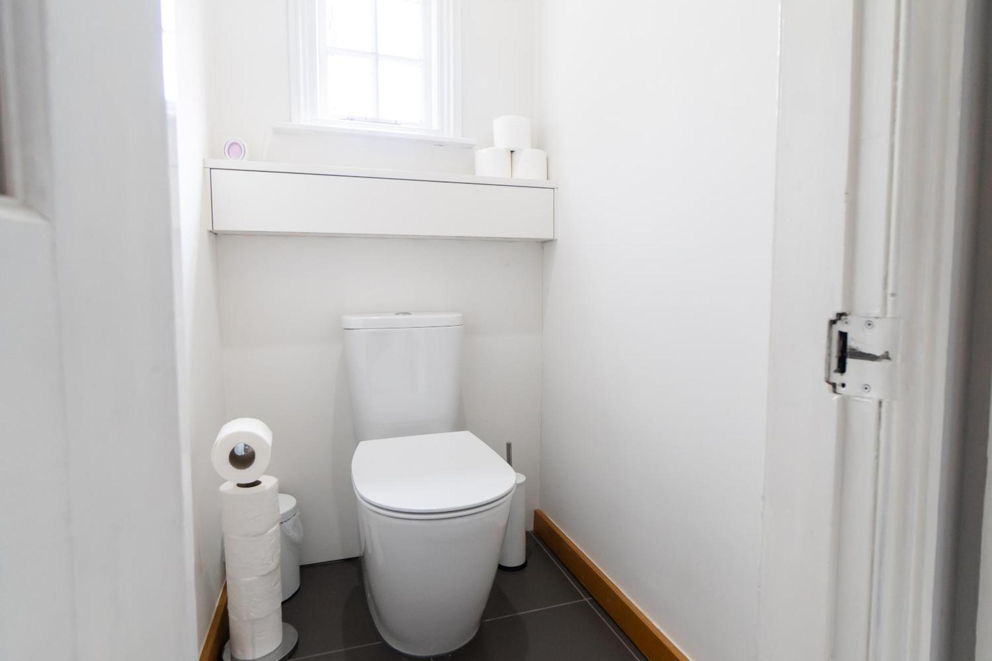 Spacious Victorian For 10 Across Royal Infirmary With Free Parking Holiday home