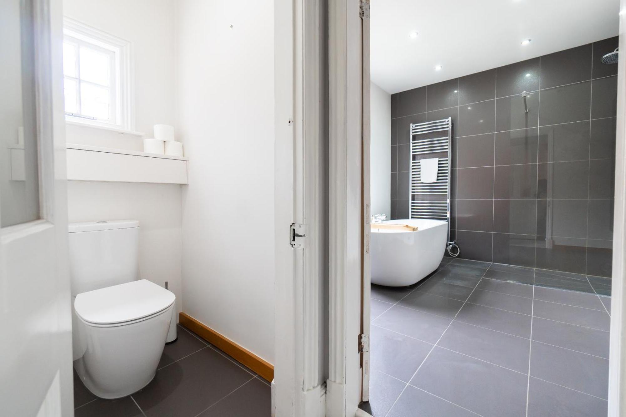 Spacious Victorian For 10 Across Royal Infirmary With Free Parking *