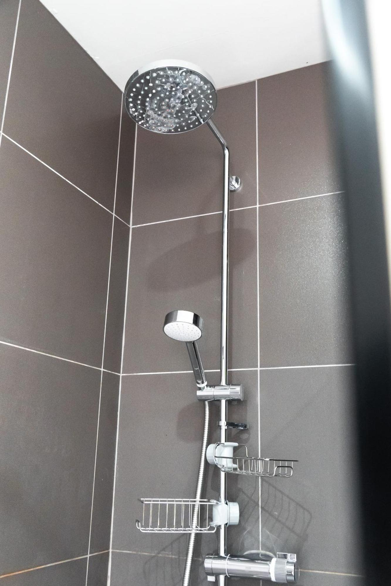 Spacious Victorian For 10 Across Royal Infirmary With Free Parking Holiday home Leicester