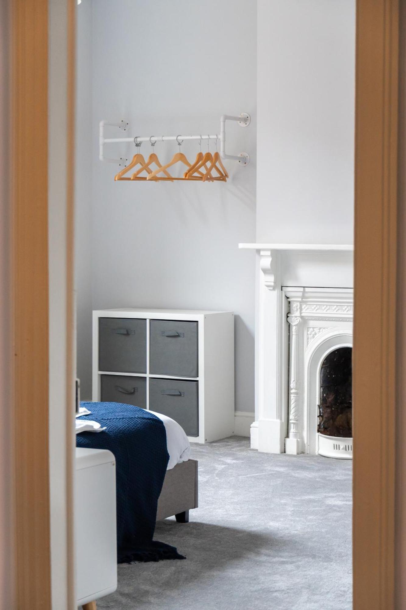 Spacious Victorian For 10 Across Royal Infirmary With Free Parking Holiday home Leicester