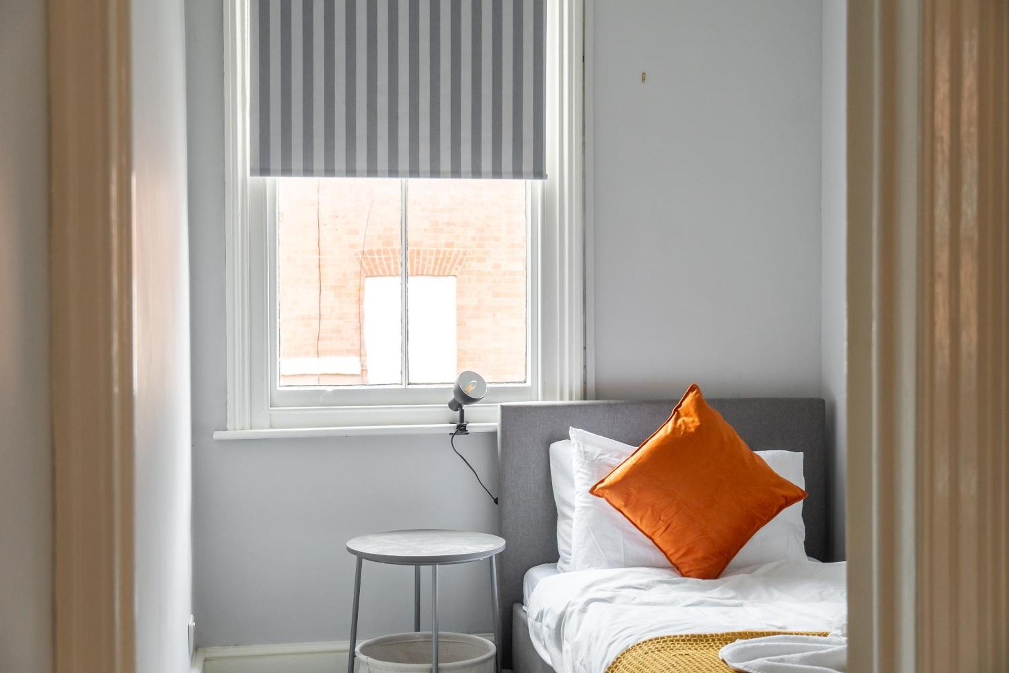 Spacious Victorian For 10 Across Royal Infirmary With Free Parking *