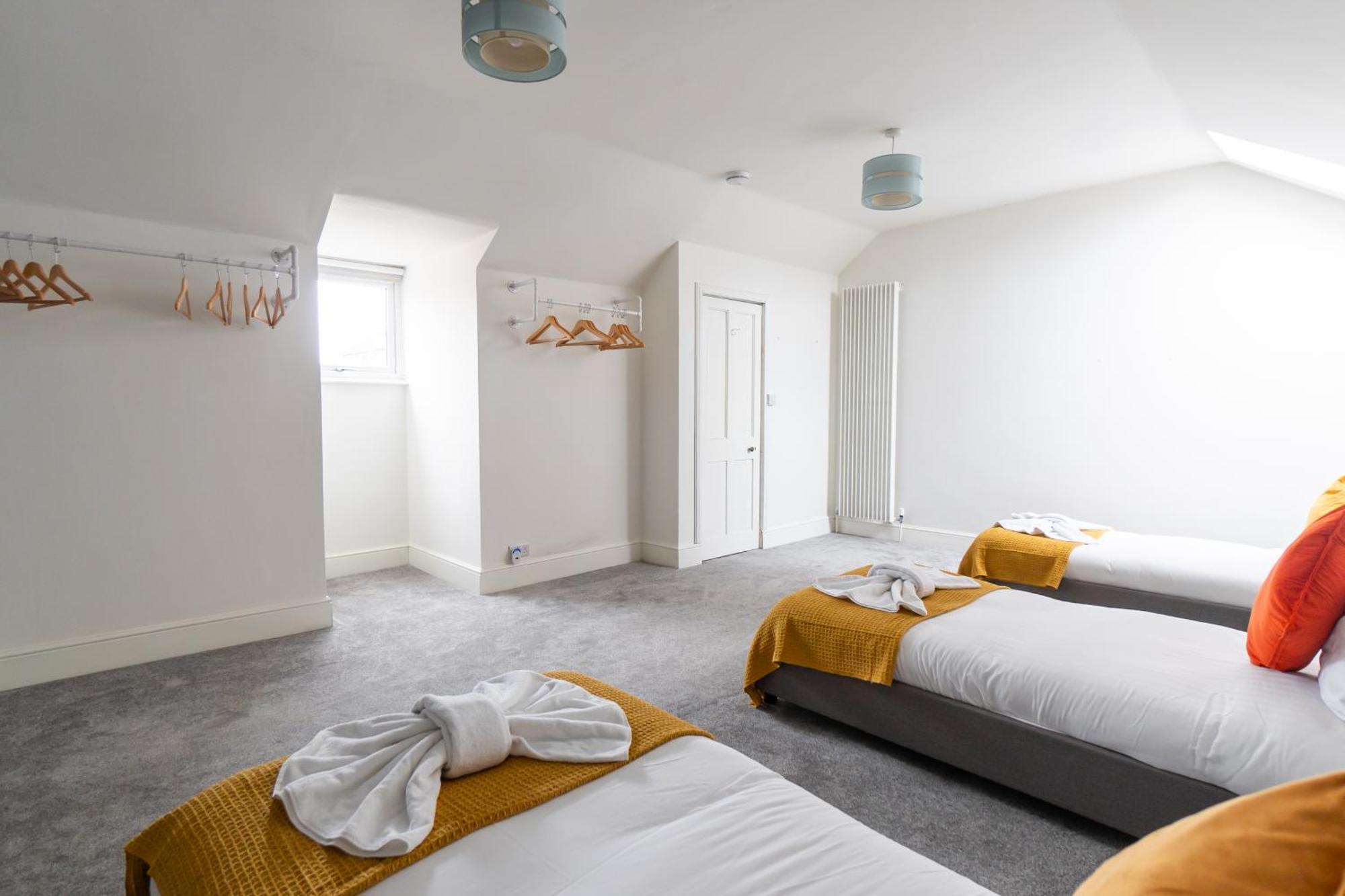 Spacious Victorian For 10 Across Royal Infirmary With Free Parking Holiday home Leicester