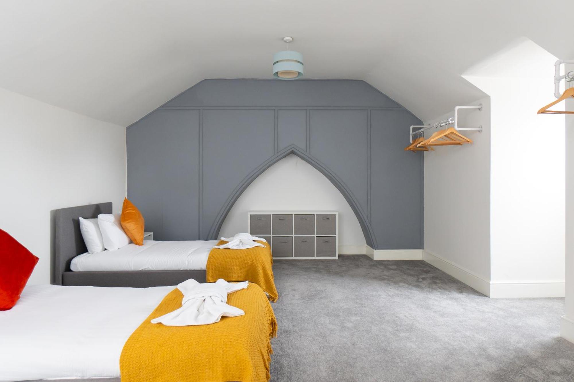 Spacious Victorian For 10 Across Royal Infirmary With Free Parking Holiday home Leicester