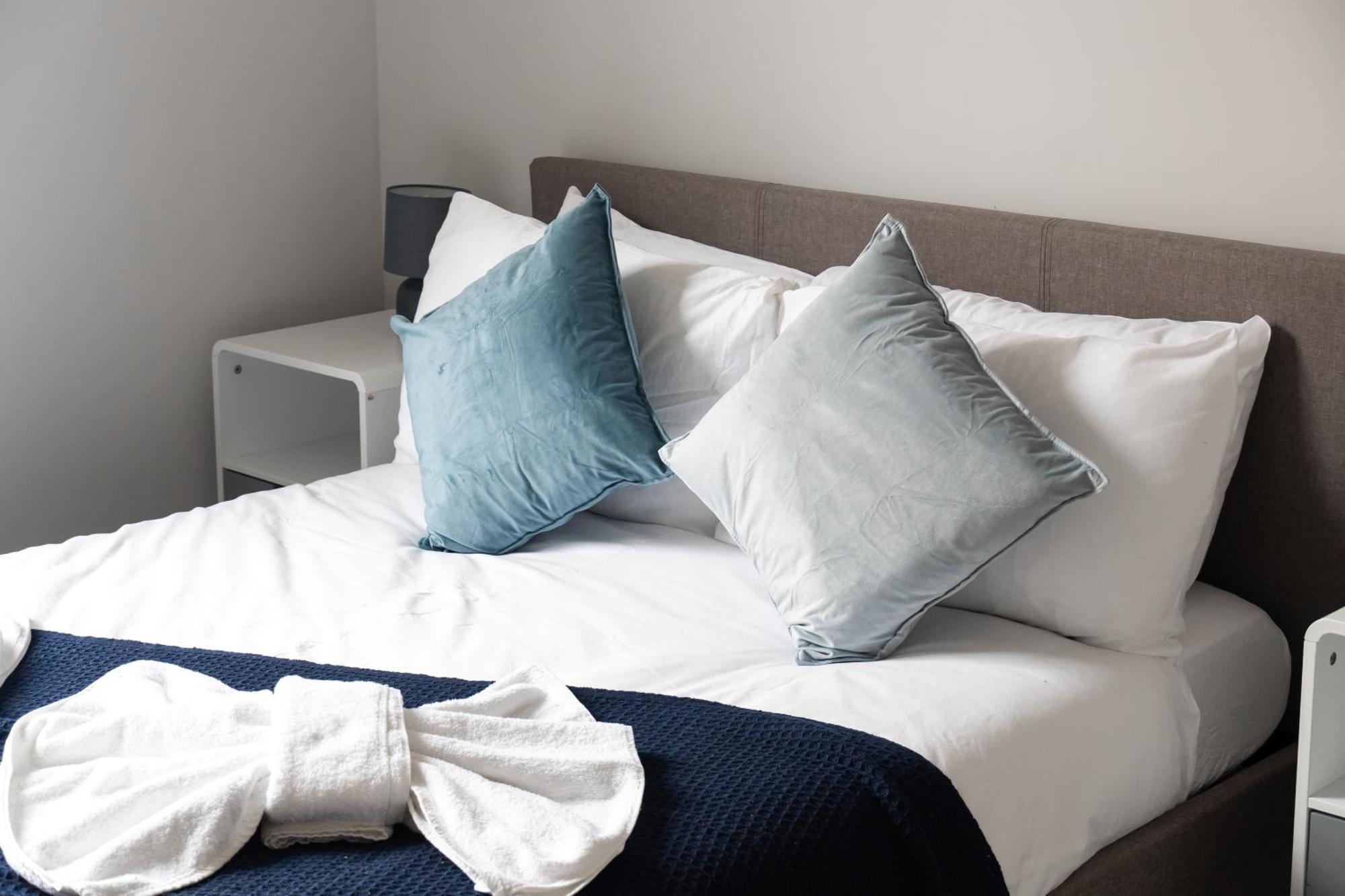Spacious Victorian For 10 Across Royal Infirmary With Free Parking Leicester