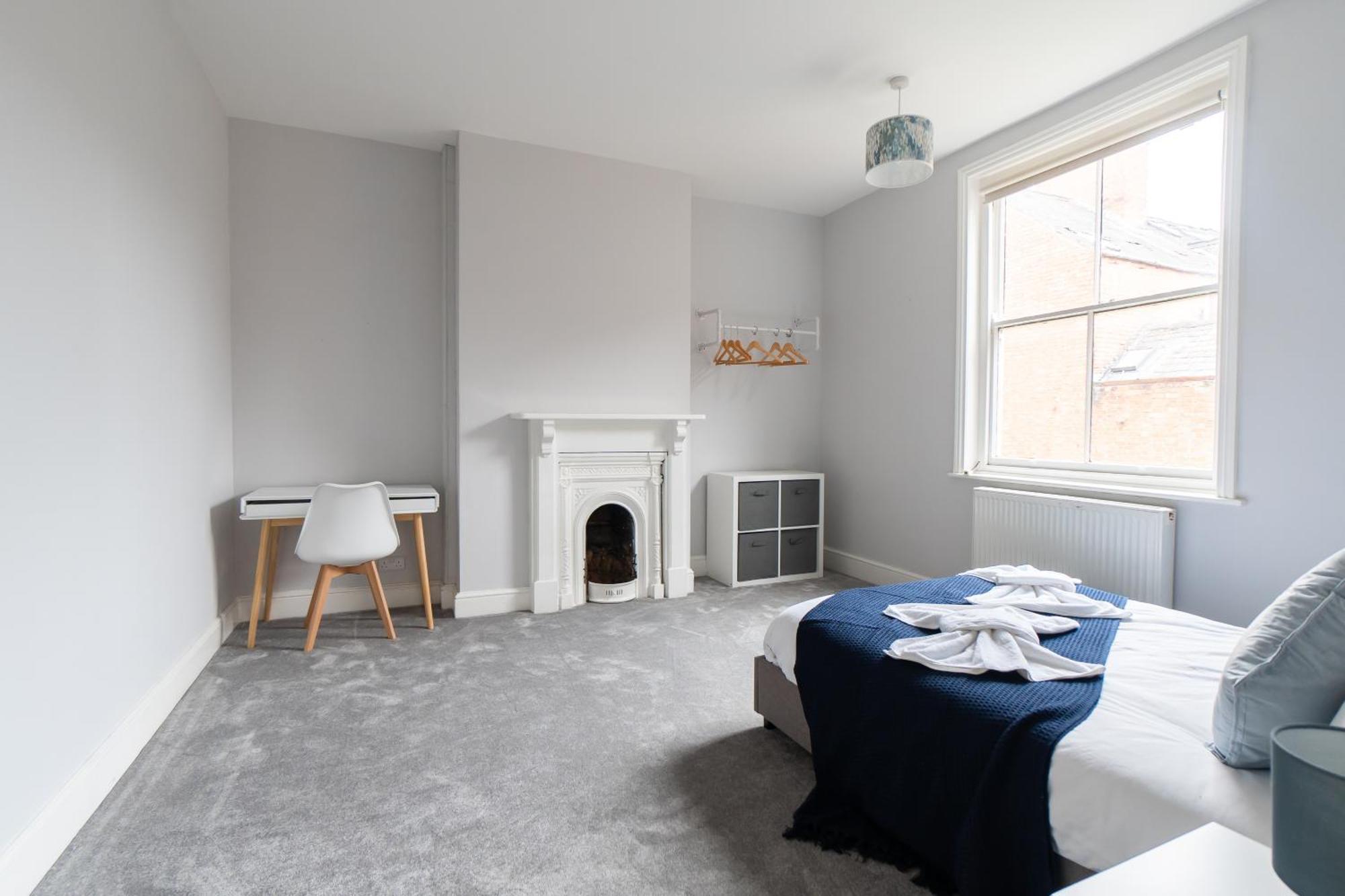 Holiday home Spacious Victorian For 10 Across Royal Infirmary With Free Parking