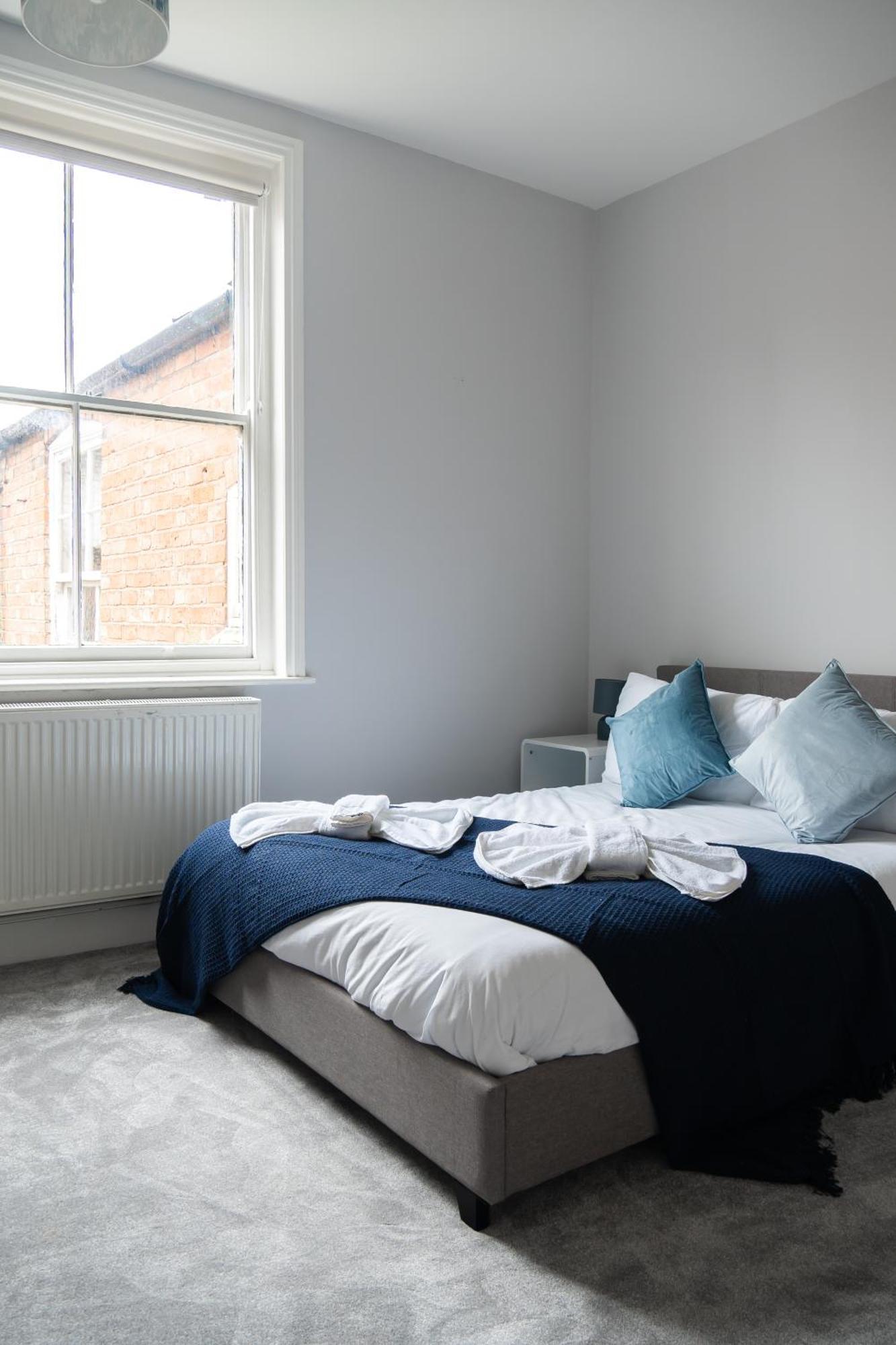 Spacious Victorian For 10 Across Royal Infirmary With Free Parking Holiday home Leicester