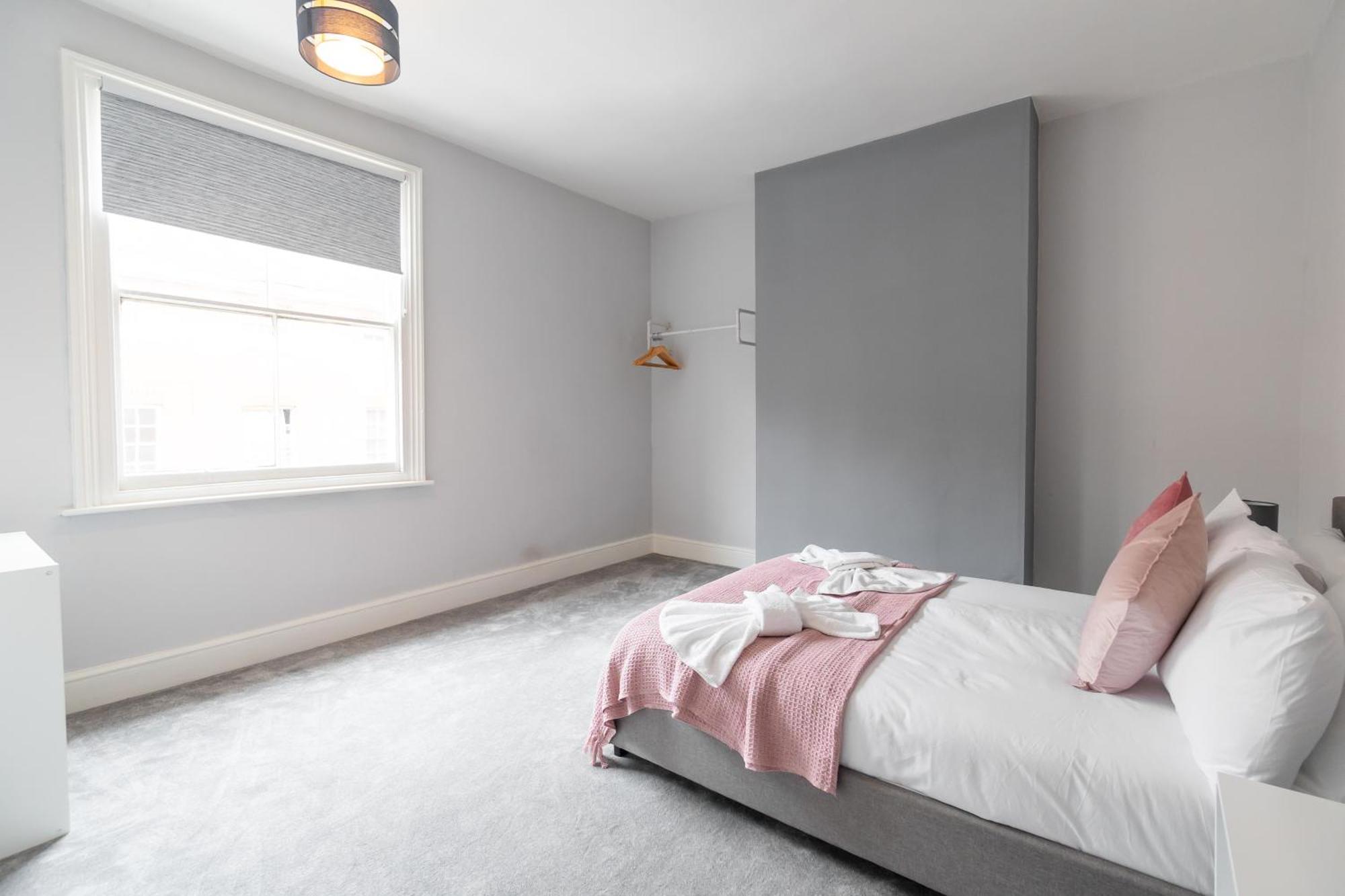 Spacious Victorian For 10 Across Royal Infirmary With Free Parking *