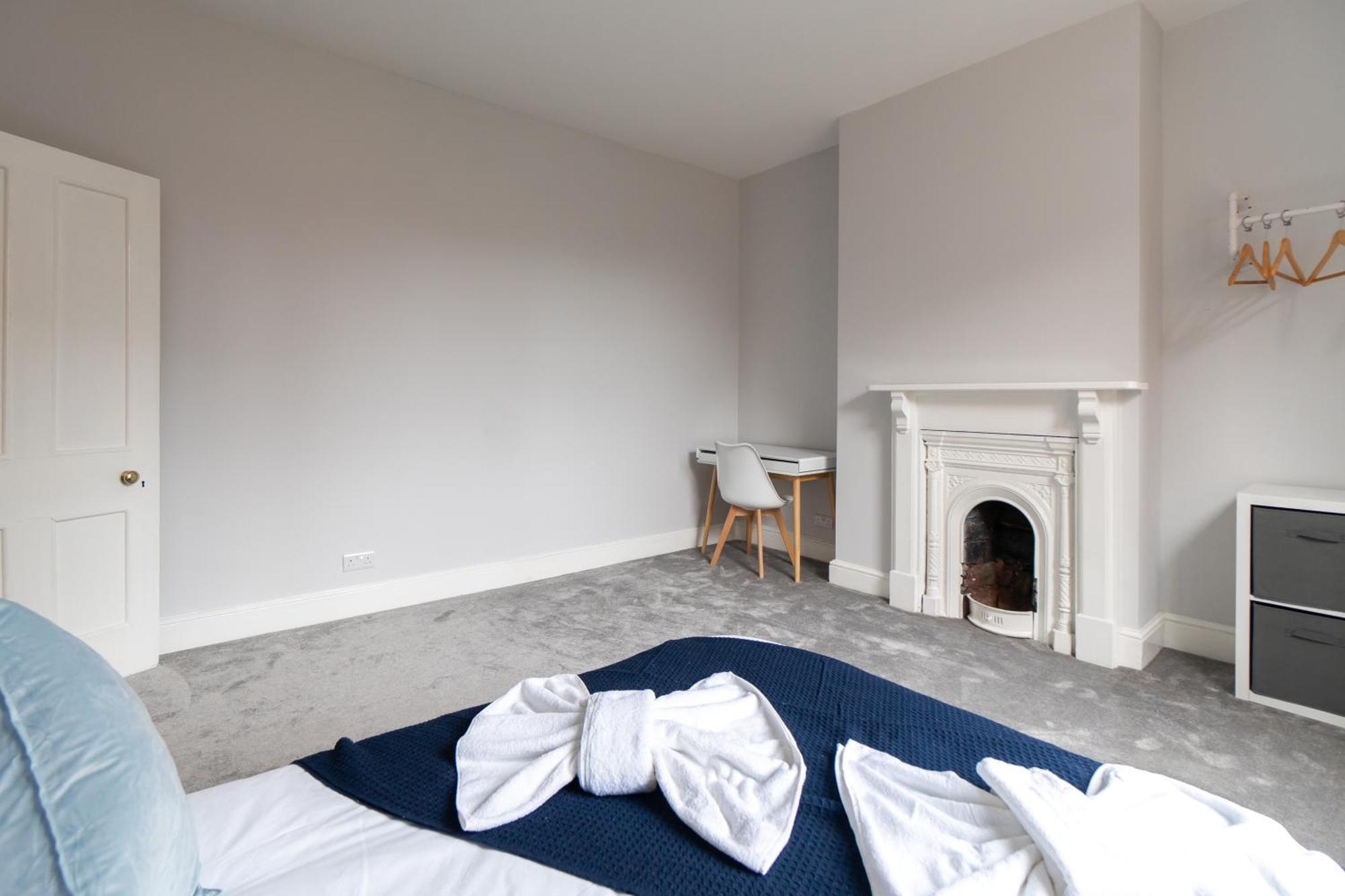 Spacious Victorian For 10 Across Royal Infirmary With Free Parking * Leicester