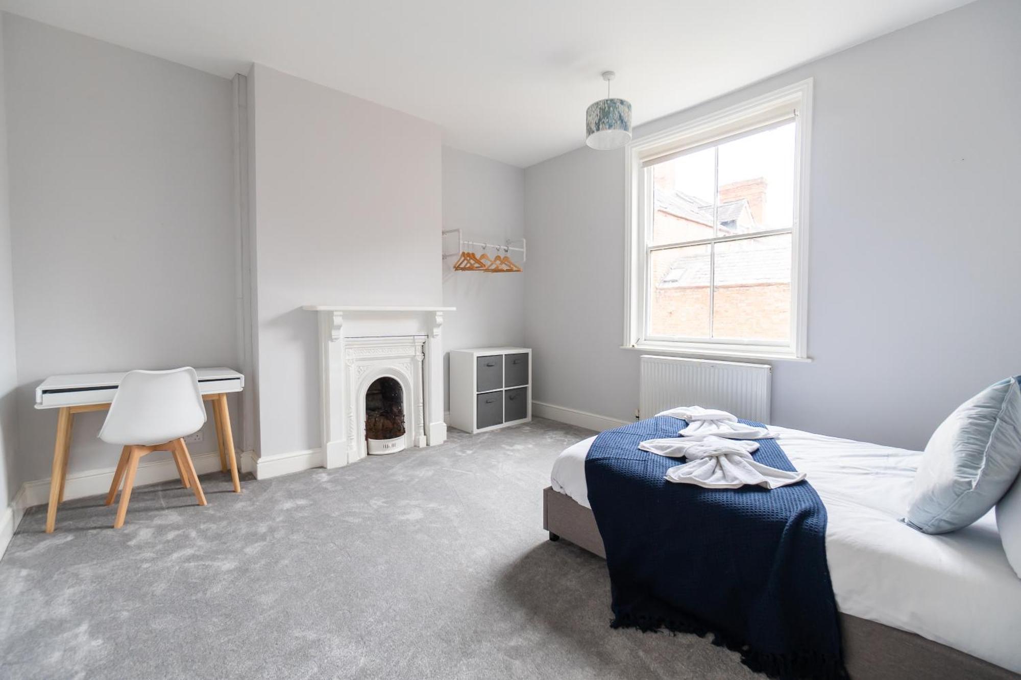 Spacious Victorian For 10 Across Royal Infirmary With Free Parking *
