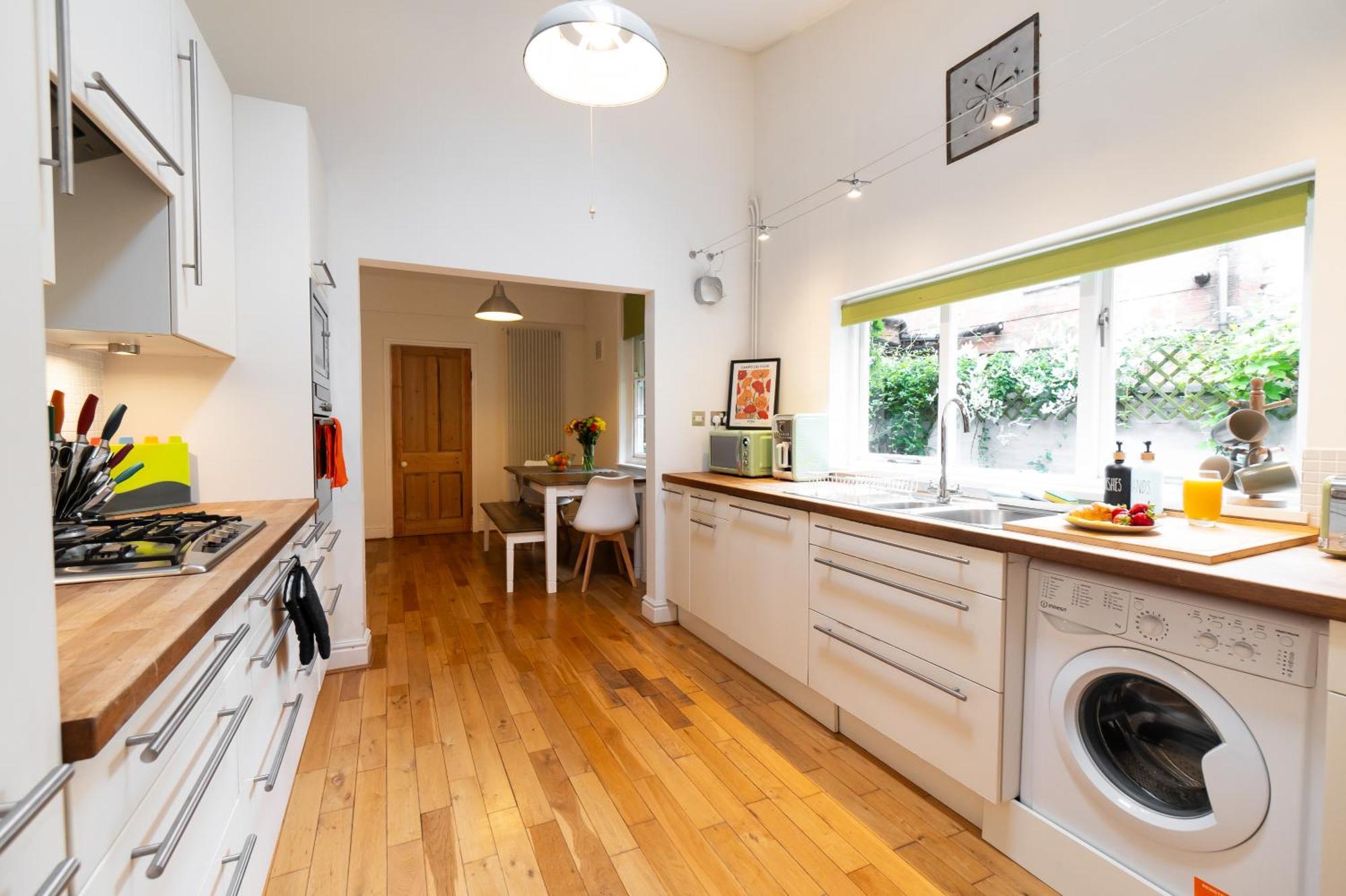 Spacious Victorian For 10 Across Royal Infirmary With Free Parking Leicester