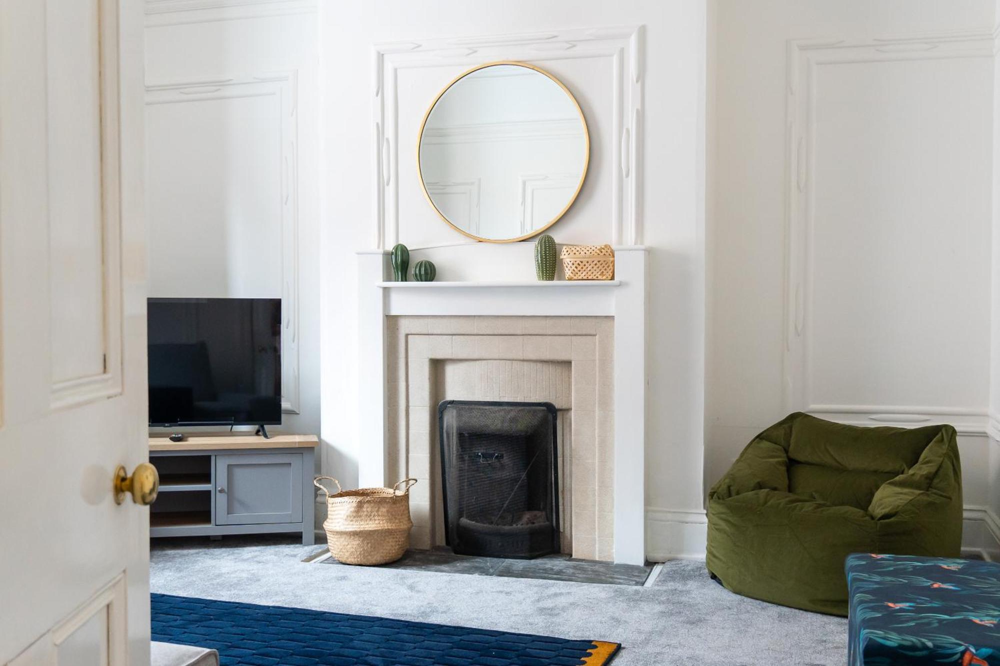 Spacious Victorian For 10 Across Royal Infirmary With Free Parking Holiday home Leicester