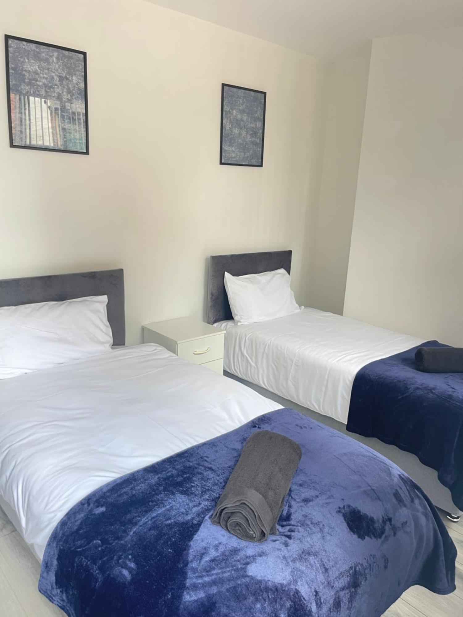 Private Two Bedroom Deluxe With Large Garden And Free Parking *