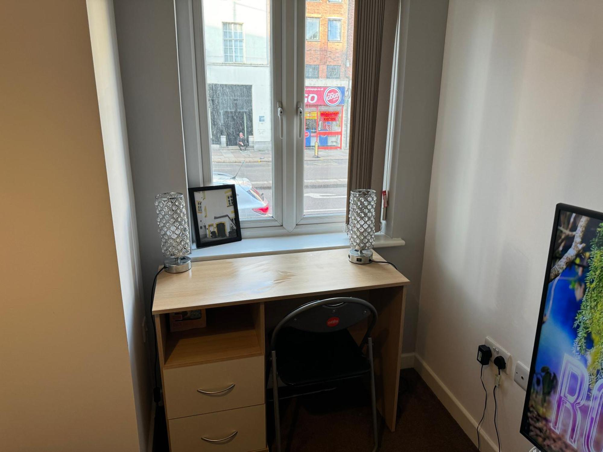 Lovely In Town Centre Apartment *