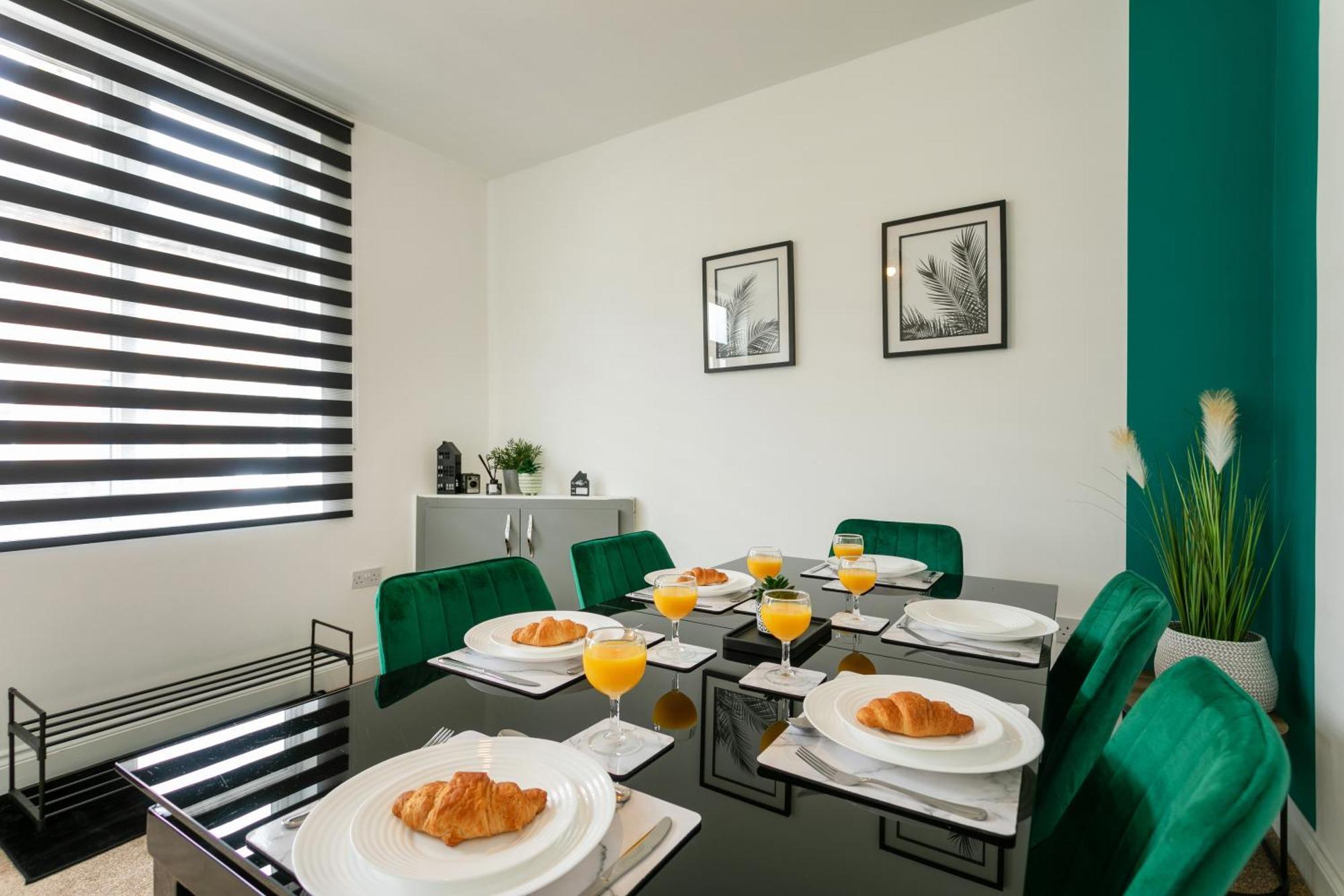 Holiday home Contractors, Wifi, Working Professionals