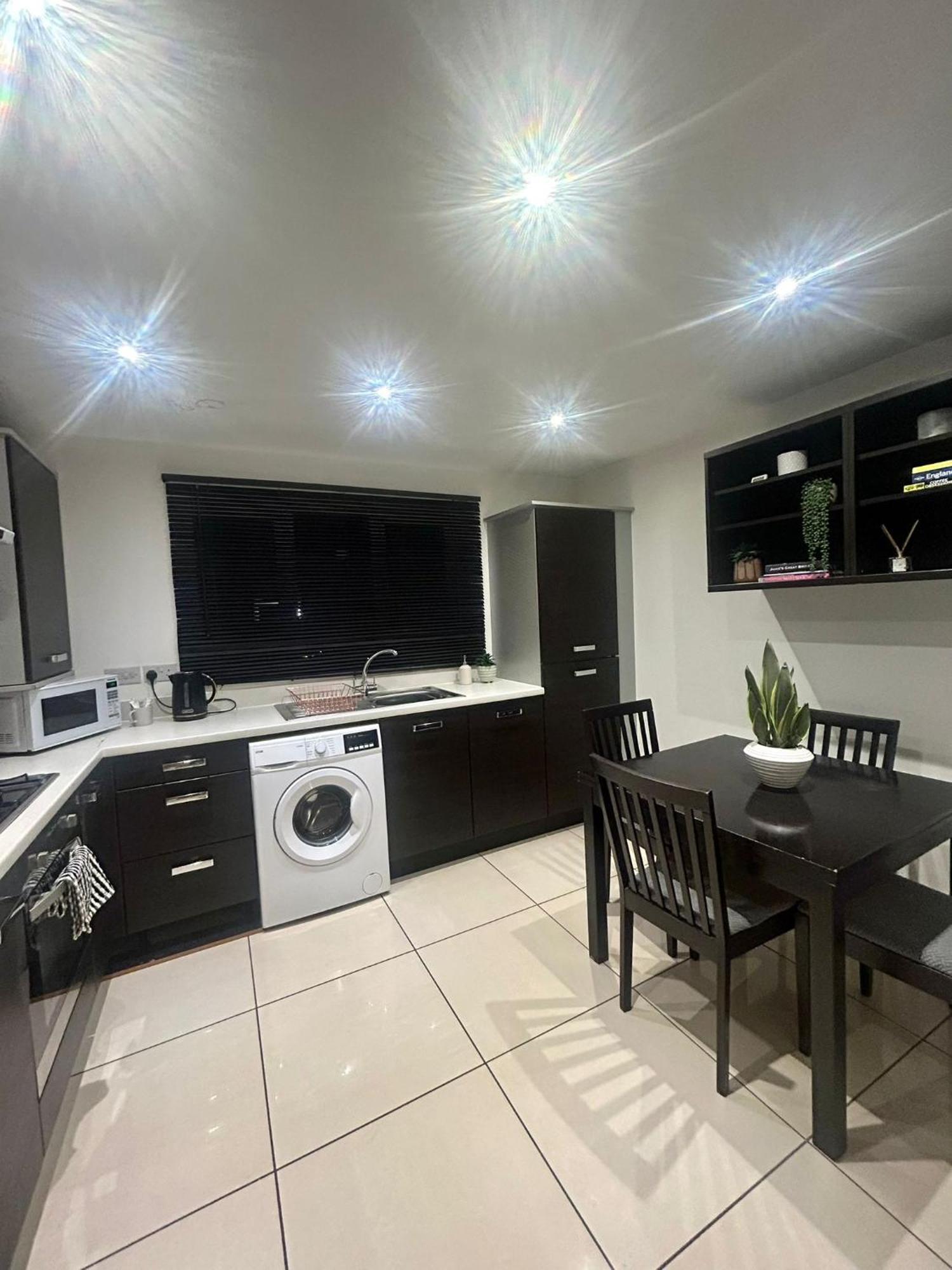 2 Bed House, Dmu, Exclusive Area, Location