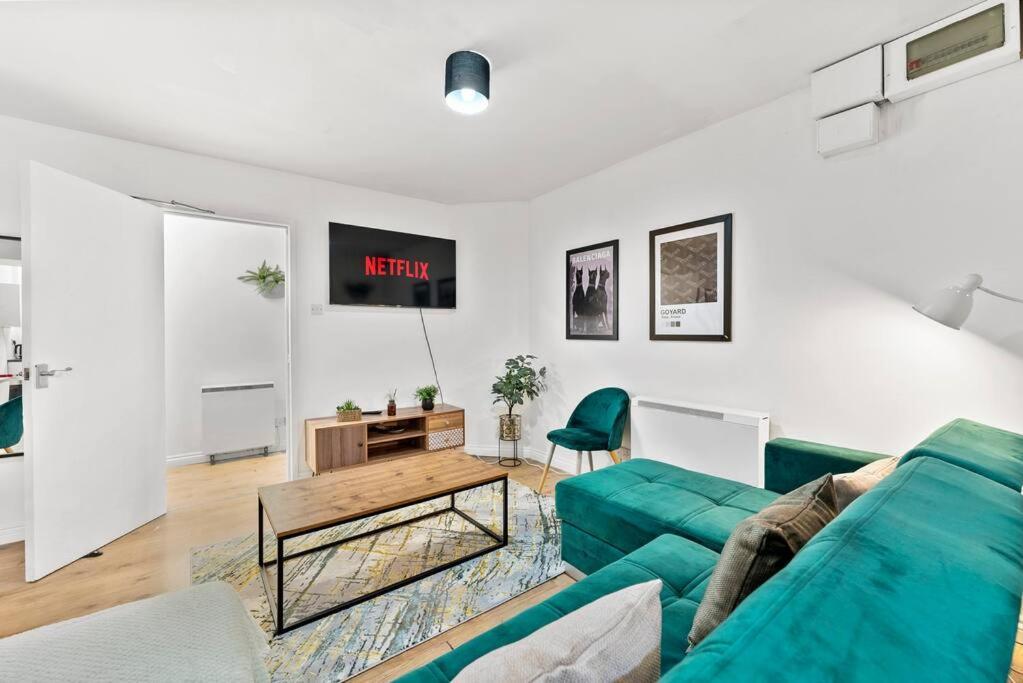 Apartment Large Leicester