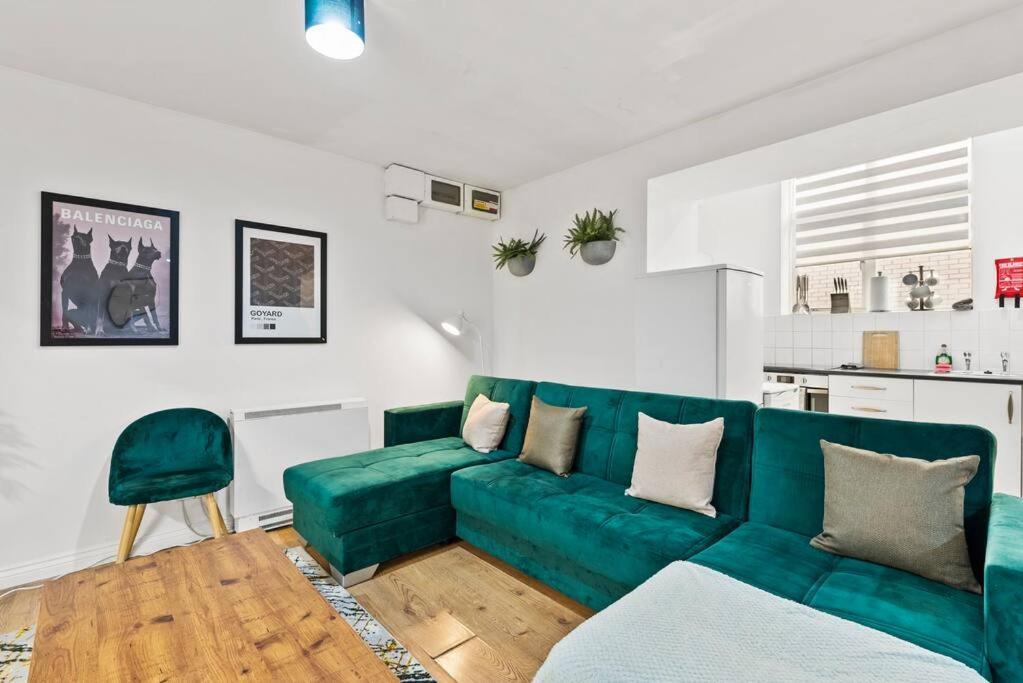 Large Apartment Leicester