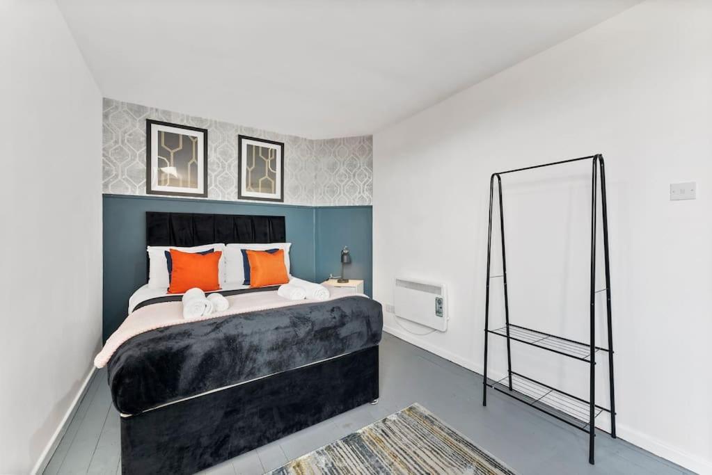 Large Apartment *