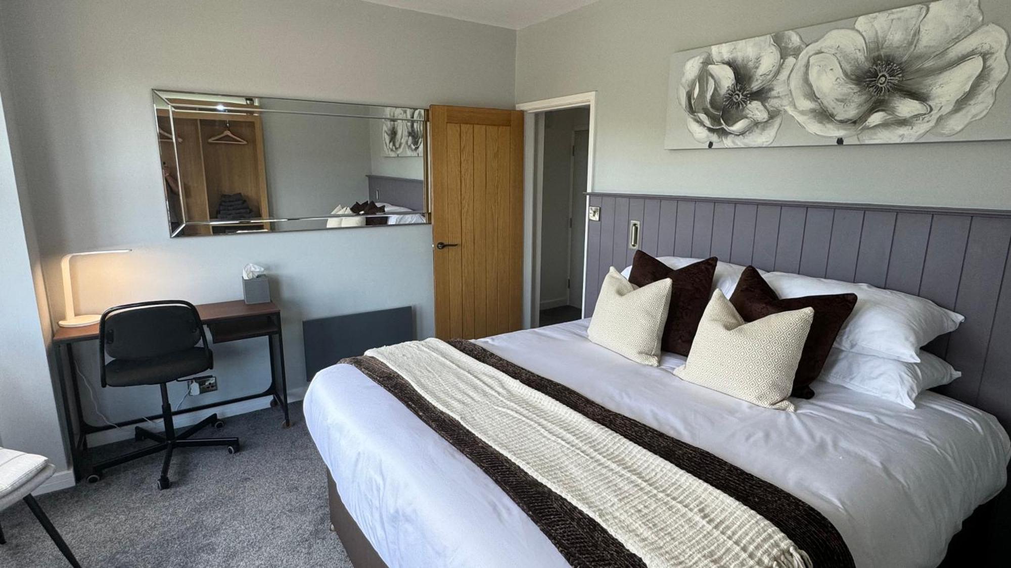 Entire Luxurious 2 Bedroom Flat