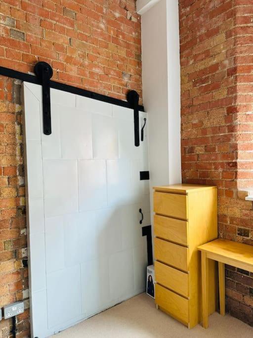 Apartment Centre Location Spacious Manhattan Style Flat *