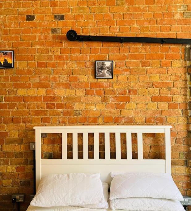 Centre Location Spacious Manhattan Style Flat * Leicester