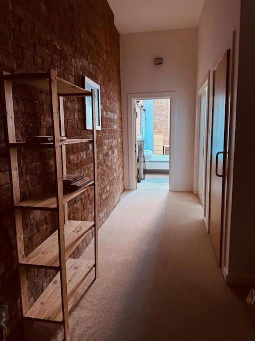 Apartment Centre Location Spacious Manhattan Style Flat