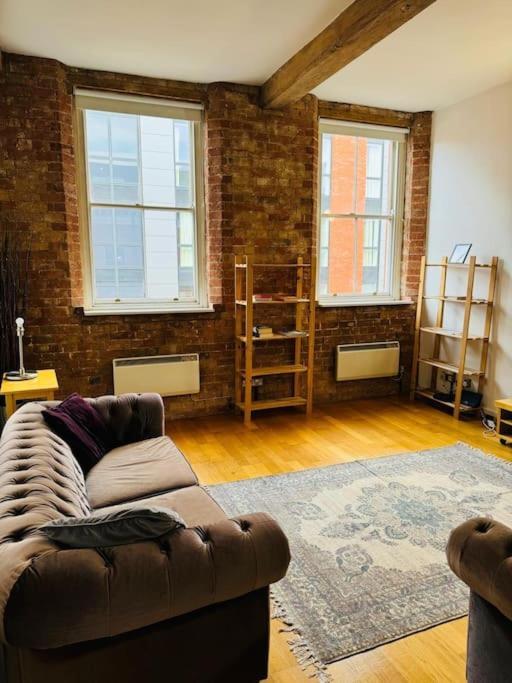 Centre Location Spacious Manhattan Style Flat Leicester