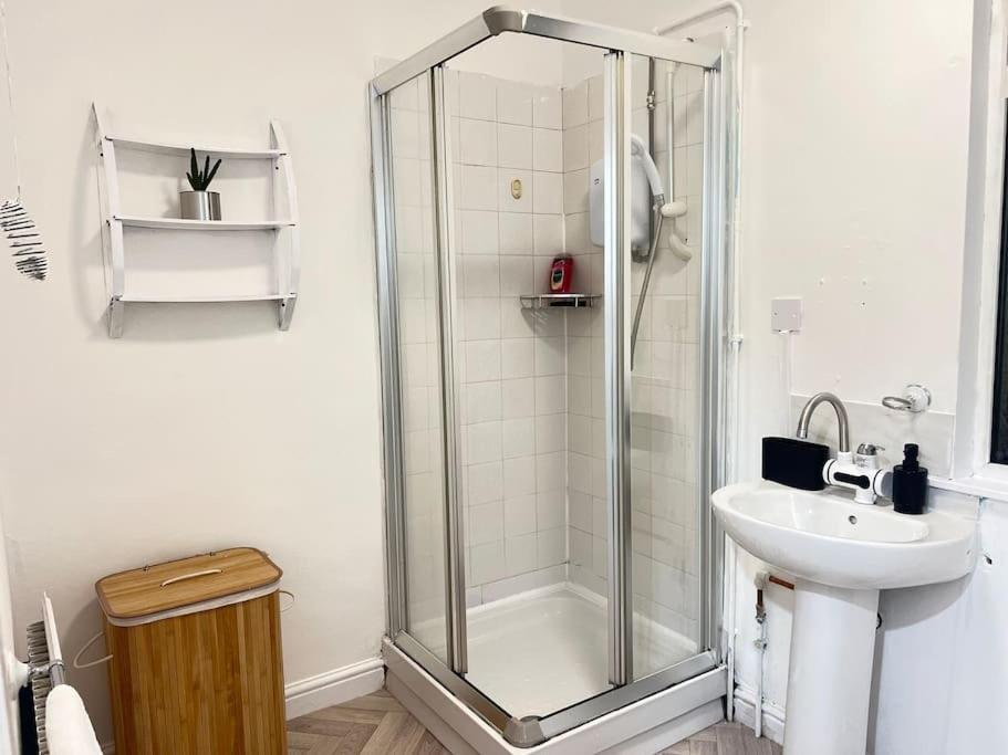 Near Royal Infirmary & Dmu * Leicester