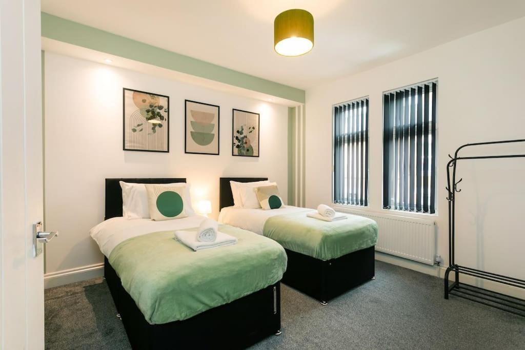 Contractors Wifi Freeparking Smarttv Holiday home Leicester