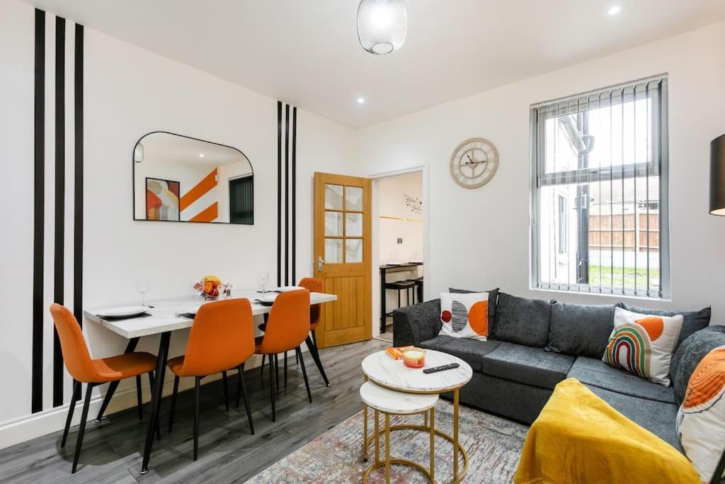Holiday home Contractors Wifi Freeparking Smarttv Leicester