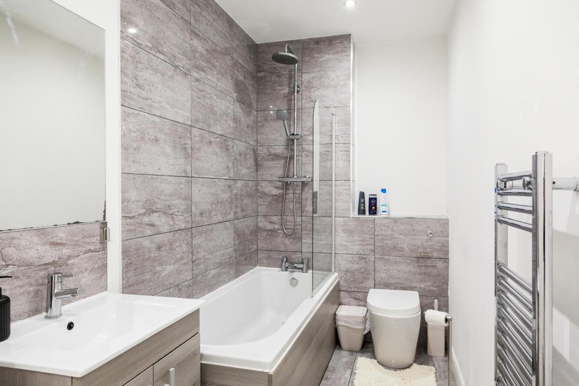 Opulent - 1 Bedroom Centre Apartment
