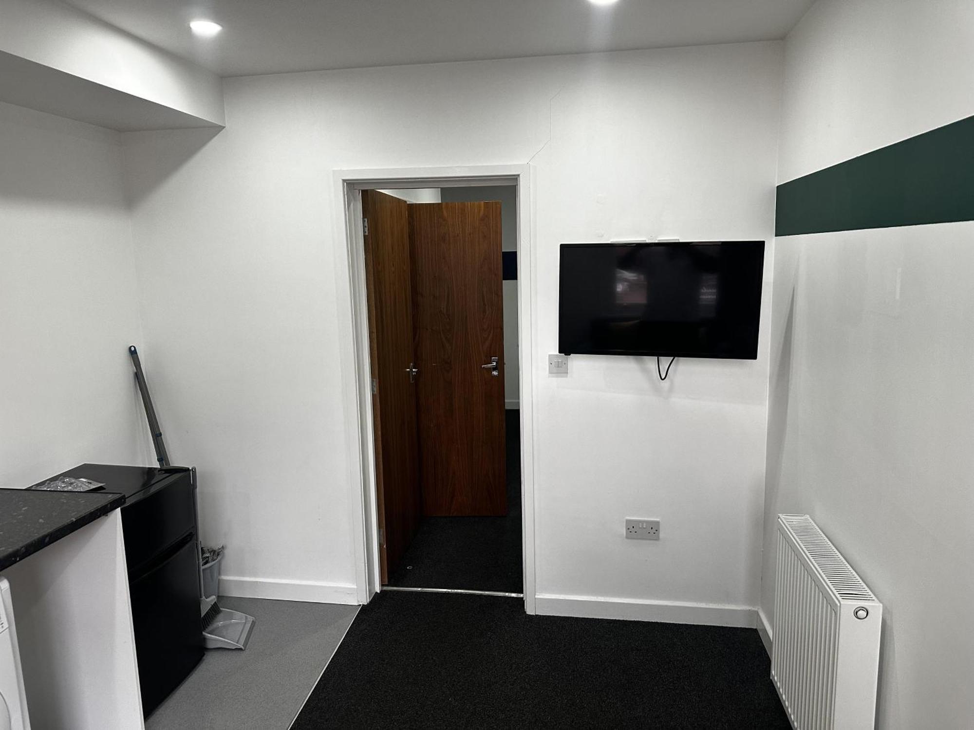 London Road Retreat In *