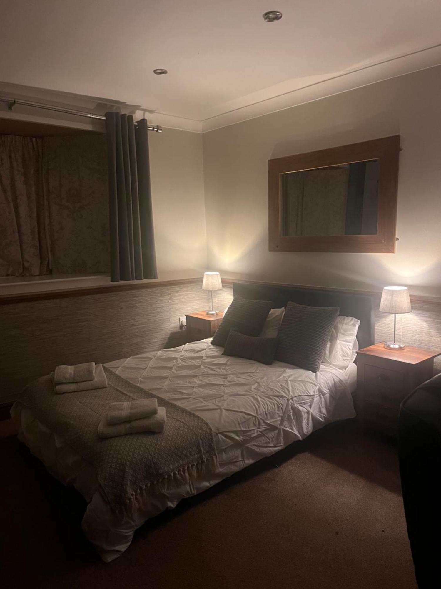 Spabar Free Parking Drinks Breakfast Available * Leicester