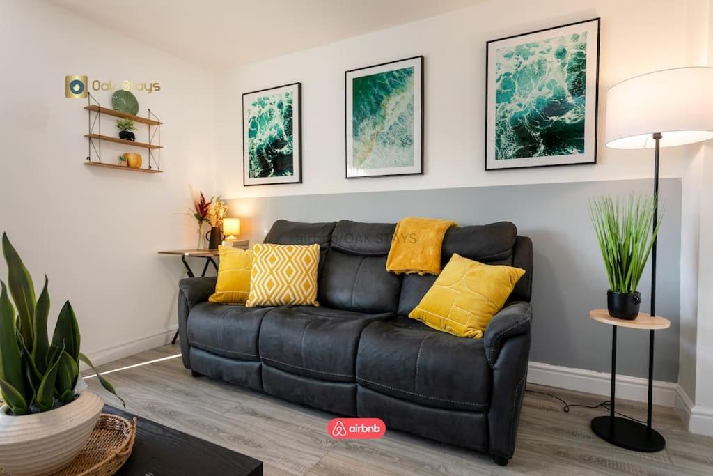 Last-minute Specials L 2 Bedroom Modern For 6 Guests In Centre With Free Parking By Oak Short Lets & Serviced Accommodatins Apartment
