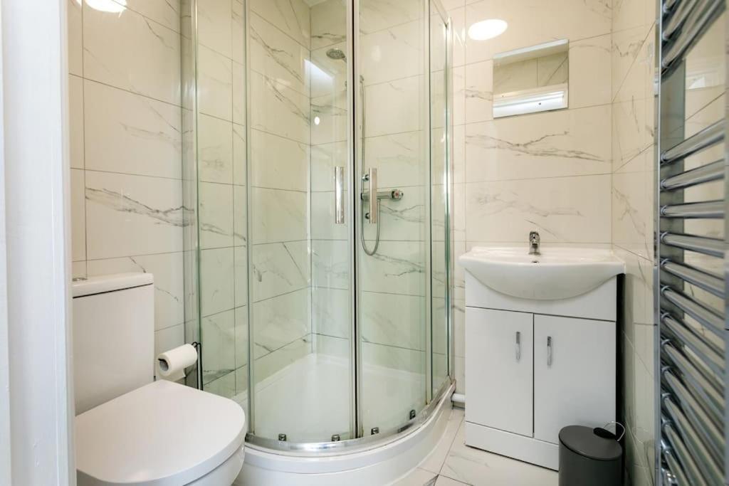Last-minute Specials L 2 Bedroom Modern For 6 Guests In Centre With Free Parking By Oak Short Lets & Serviced Accommodatins Apartment *