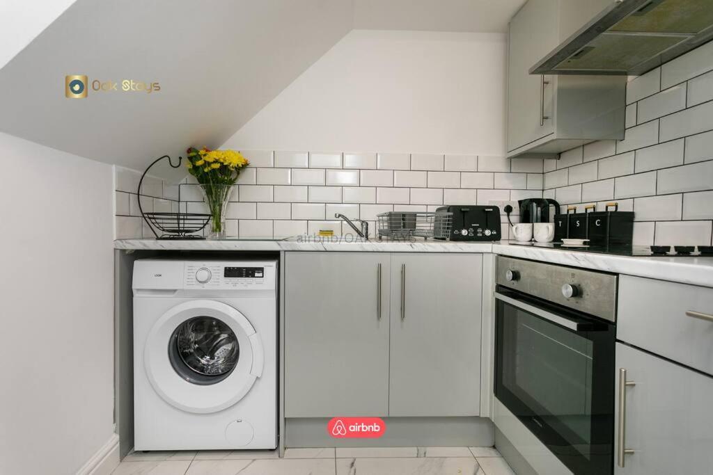 Apartment Last-minute Specials L 2 Bedroom Modern For 6 Guests In Centre With Free Parking By Oak Short Lets & Serviced Accommodatins Leicester